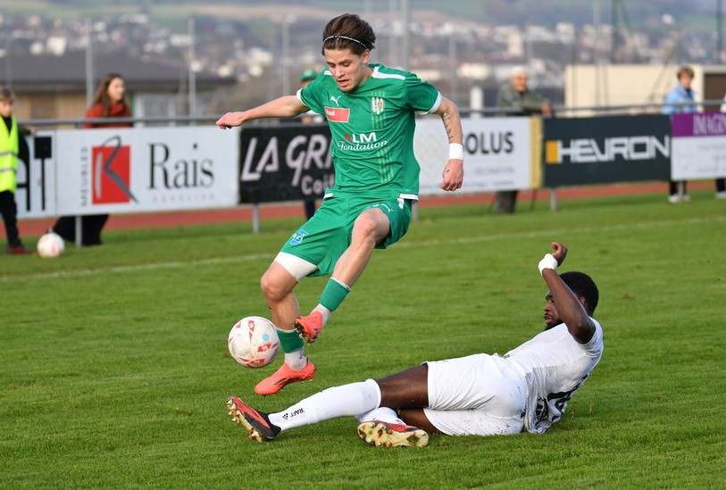 Le FC Courtételle et son milieu de terrain Hugo Casano sont restés muets devant leur public. (Photo: Georges Henz)