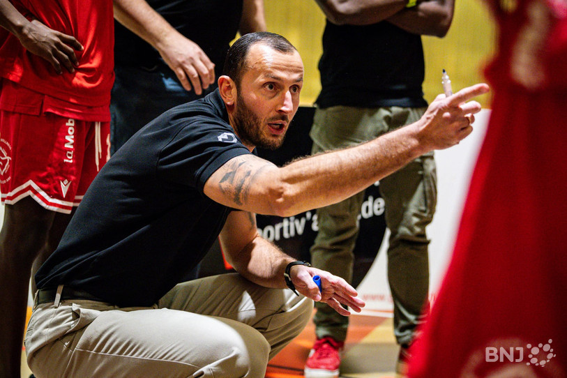 Nemanja Calasan et ses joueurs rentrent défaits du Tessin. (Photo archives : Stéphane Bée)
