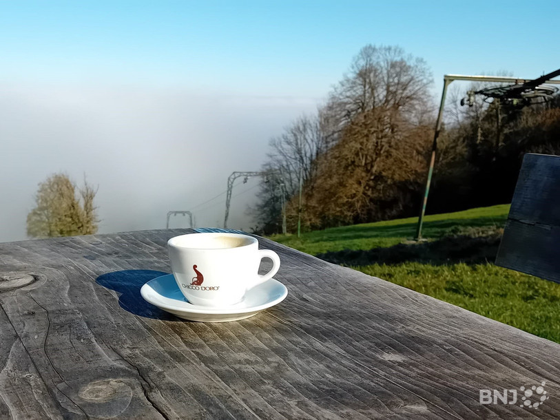 Un p'tit café au soleil... avec vue !