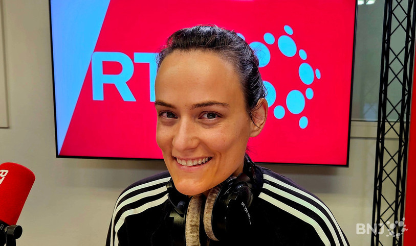 À défaut de partir à la voile, Aude Bourrier se contente d’être dans « La Matinale ».