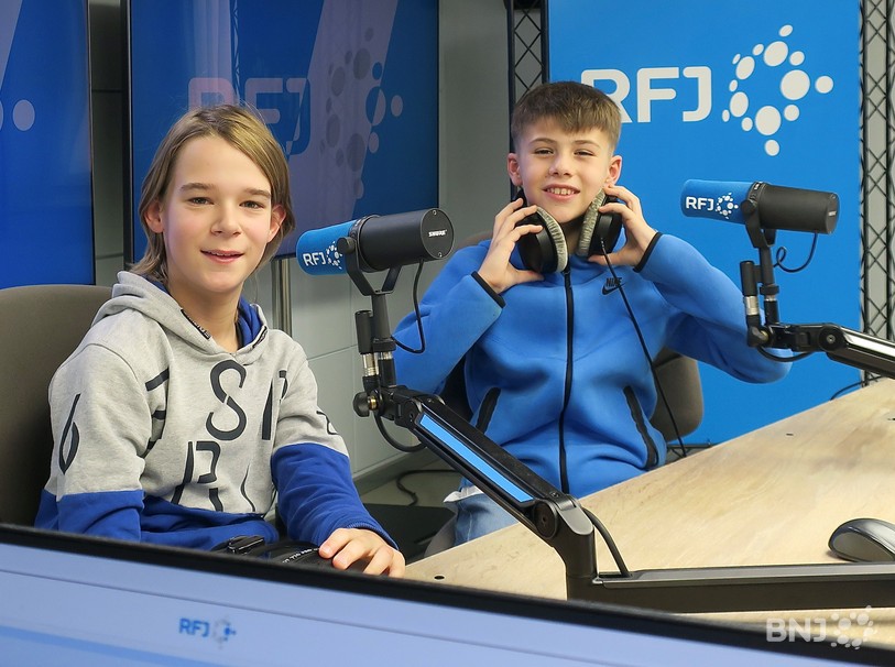 Axel et Axel découvrent le monde de la radio