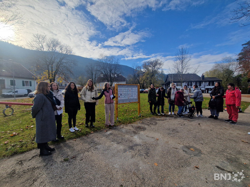 Le tableau de langage assisté a été dévoilé à Fleurier, en présence de quelques pensionnaires de la Fondation Les Perce-Neige.