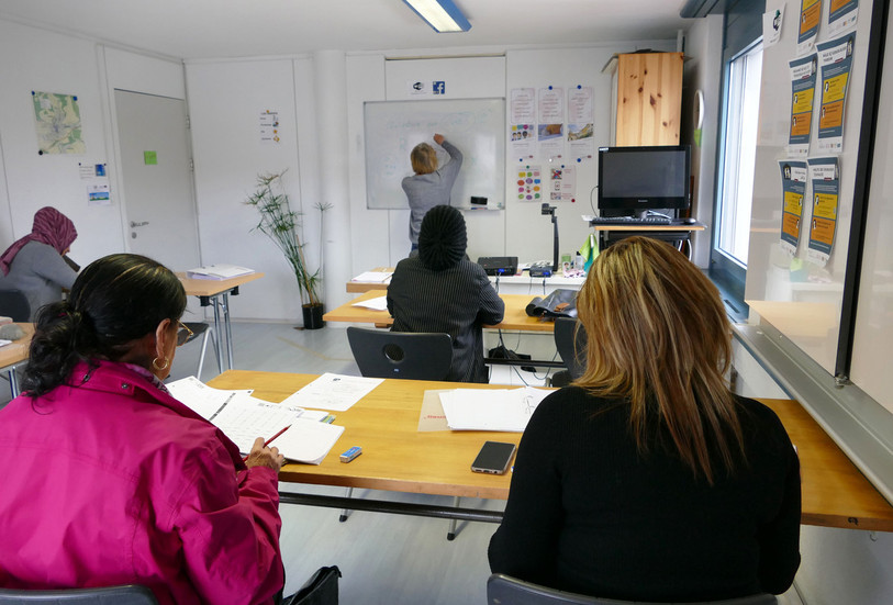 Les cours de français et ateliers pratiques sont désormais toujours dispensés par une professionnelle pouvant être accompagnée de bénévoles. (Photo : CAFF).