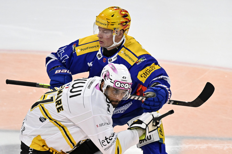 A l'image du Français Pierre-Edouard Bellemare, le HC Ajoie a été malmené à Kloten. (Photo : Keystone/Walter Bieri)
