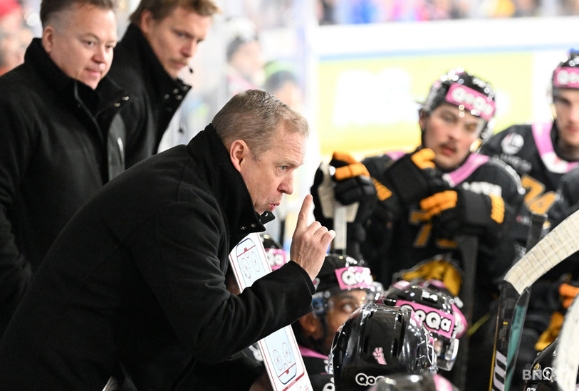 Le coach du HC Ajoie, Greg Ireland. (Photo : Georges Henz).