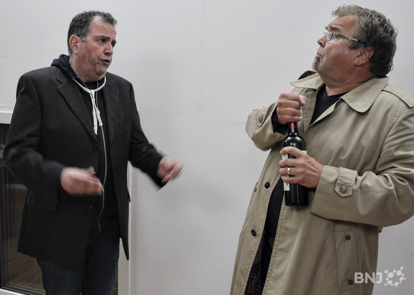 Olivier Etique et Francis Charmillot en discussion drôle et animée.