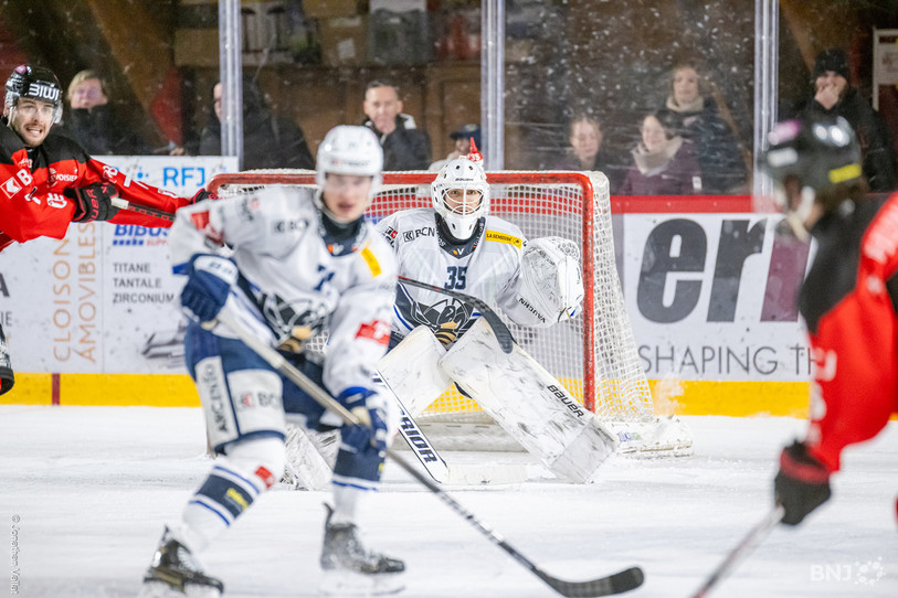 Le gardien remplaçant du HC La Chaux-de-Fonds, Valentino Zaetta ne gardera plus la cage des Abeilles. (photo : Jonathan Vallat).