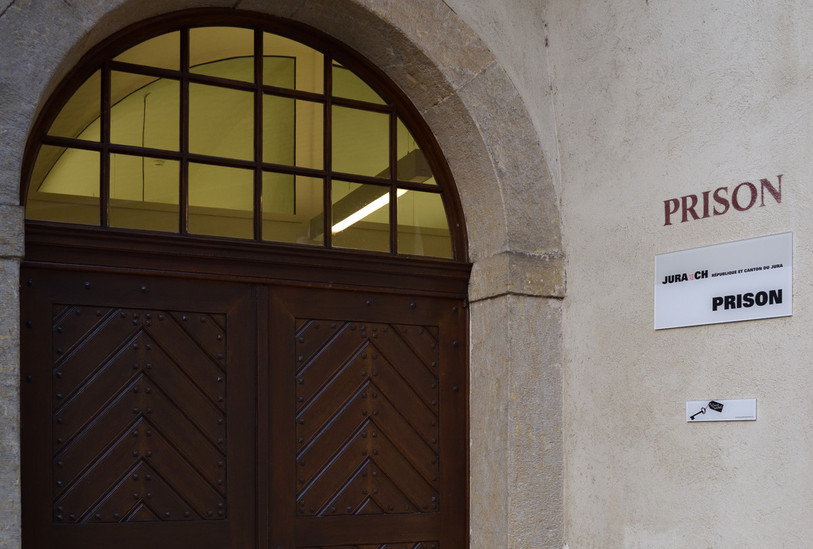 La prison du Château de Porrentruy doit fermer ses portes. La justice, elle restera sur place. (photo : Georges Henz)