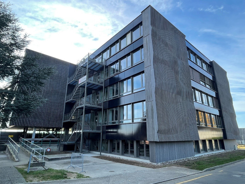 Après la rénovation de ses façades notamment, le collège des Cerisiers s'apprête à vivre de nouveaux travaux. (Photo : Cercle scolaire Les Cerisiers)