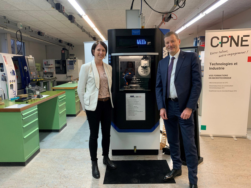 Crystel Graf, conseillère d’État et cheffe du Département de la formation, des finances et de la digitalisation, et Nicolas Couturier, directeur de production chez Patek Philippe SA. (Photo : SP).