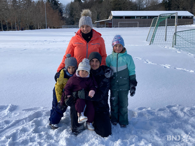Jonas et sa famille étaient ravis de trouver le soleil et la neige samedi à Chaumont.