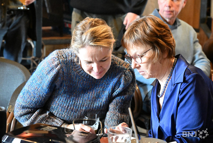À droite, la coprésidente des Vert-e-s Jura, Sonia Burri-Schmassmann. (Photo : Georges Henz).
