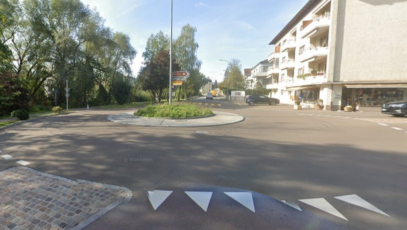 L'accident s'est produit au giratoire entre la route de Bâle et la rue du Vieux-Château à Delémont. (Image : Google Maps septembre 2022).