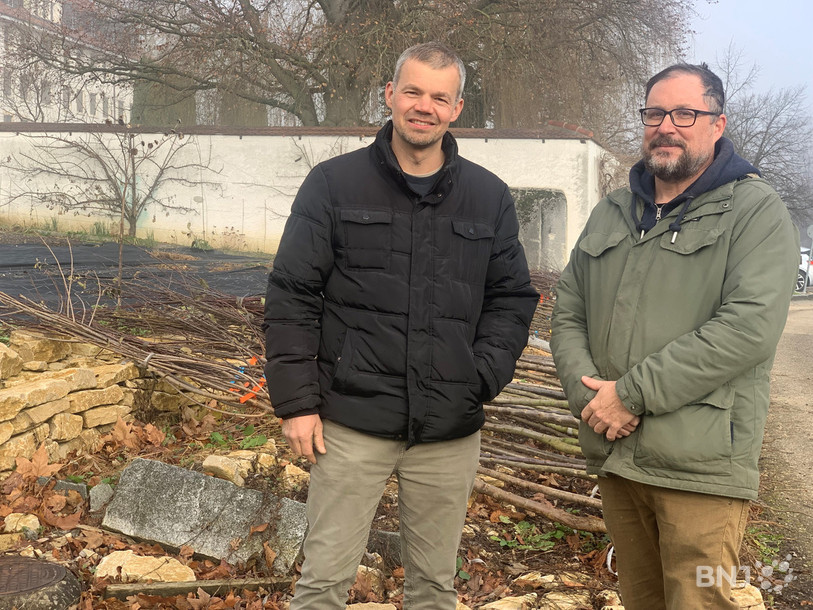 Sylvain Quiquerez (à gauche) et Victor Egger se réjouissent des dizaines d'arbres fruitiers haute tige qui seront plantés à Grandfontaine.