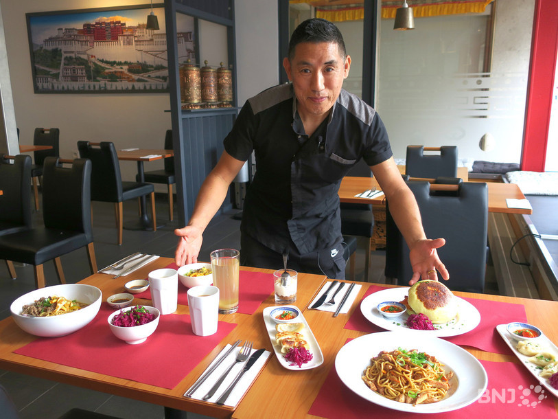 Sonam présente un menu complet aux saveurs du Tibet.