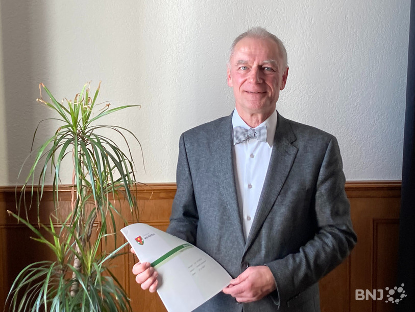 Le conseiller communal Roby Tschopp à l'heure de présenter le budget 2025 de Val-de-Ruz.