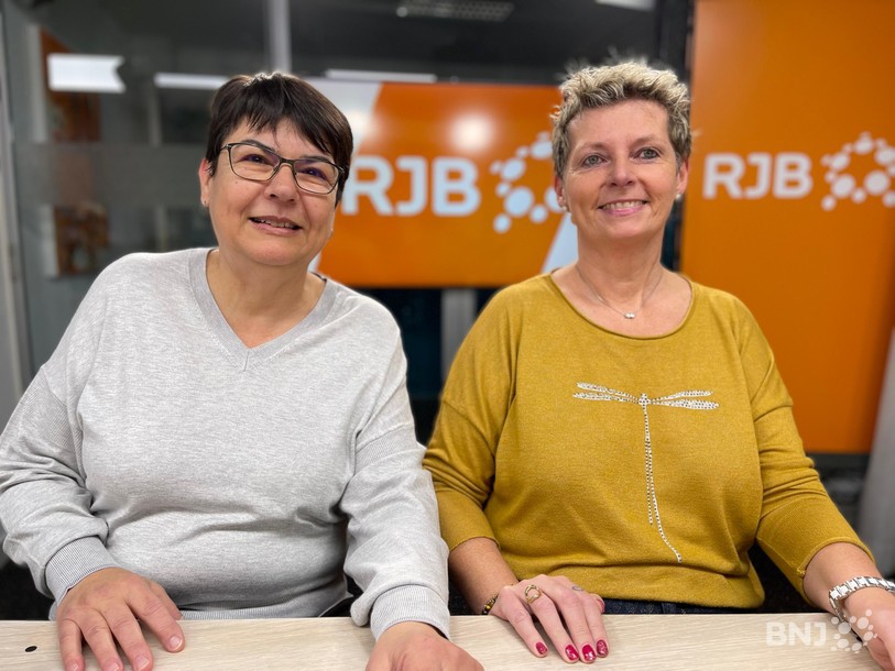 Lina Chételat (à g.), mémoire vivante de l’antenne imérienne de Table couvre-toi, observe une aggravation de la précarité dans la région. Barbara Defilippis (à d.), responsable du centre, s’appuie sur le précieux soutien d’une vingtaine de bénévoles.