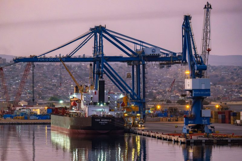 Le port de Lobito, en Angola. (Photos : Tommy Trenchard / Panos Pictures)