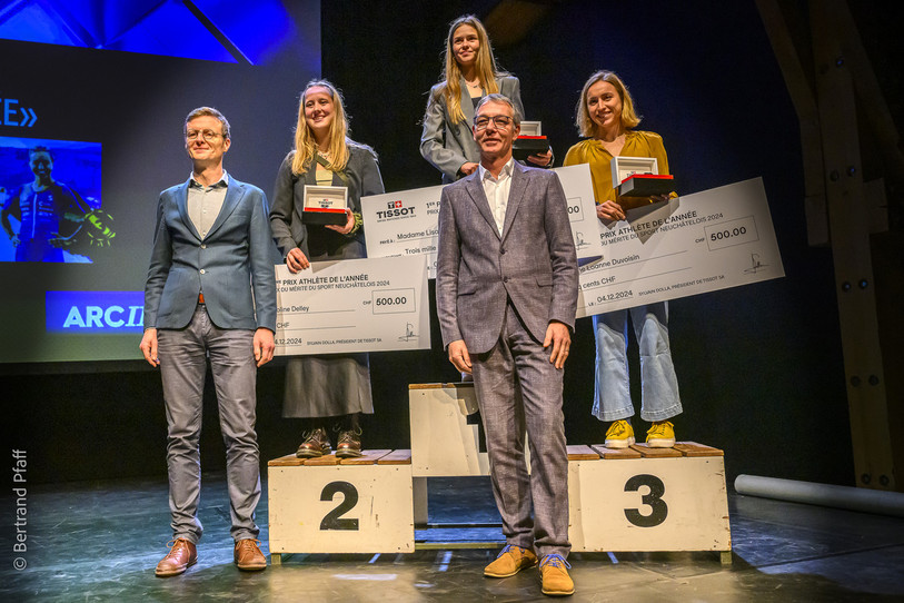 Lisa Baumann, au centre, a été sacrée « Athlète de l'année » pour la première fois de sa jeune carrière devant Caroline Delley, à gauche, et Loanne Duvoisin. (Photo : Bertrand Pfaff)