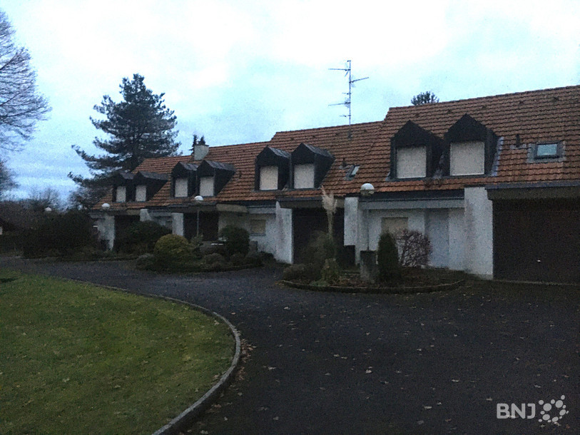 Les quatre maisons mitoyennes doivent attirer les familles.