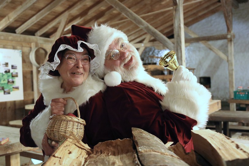 La Mère Noël et le Père Noël vous attendent à Mormont - Photo : Olivier Boillat