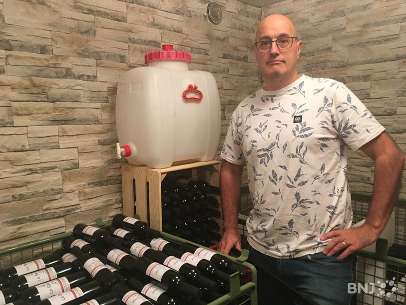 Laurent Kohler, exploitant du domaine du Creux-de-la-Terre à Delémont, fait partie des vignerons jurassiens qui présentent leurs produits. 