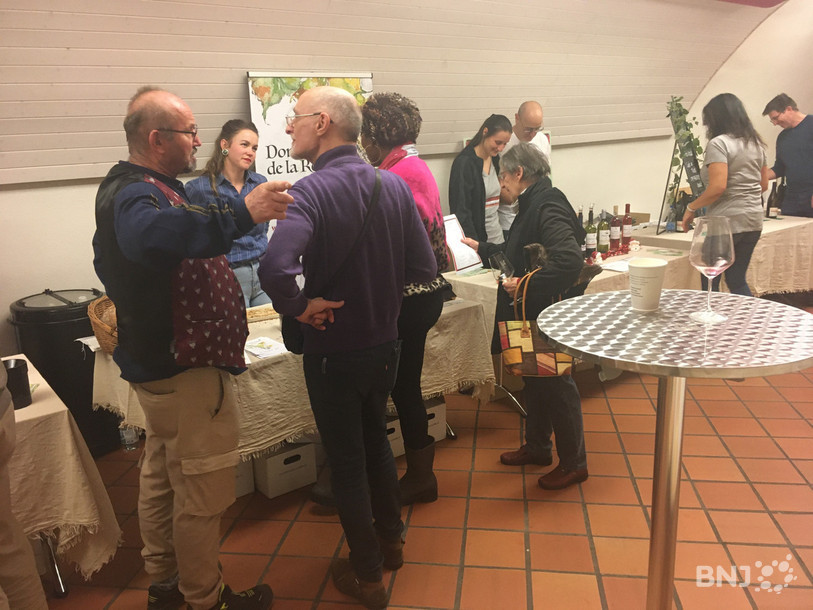 Les vins jurassiens ont suscité l'intérêt du public samedi à la Maison Wicka, à Delémont.