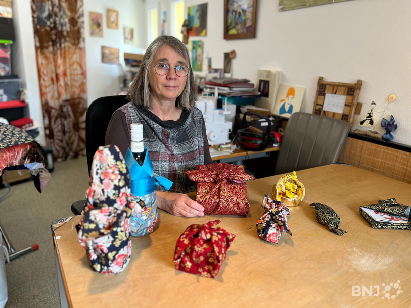 Madeleine Méroz saura vous apprendre à emballer vos cadeaux de manière durable et élégante.