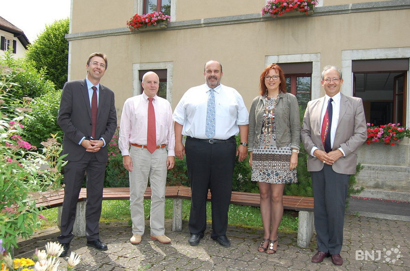 Claude-Henri Schaller (à gauche) et les quatre autres conseillers communaux de l'époque, Armand Blaser, Christian Hostettler, Anne-Christine Pellisier et François Cuche. (Photo : Archives)
