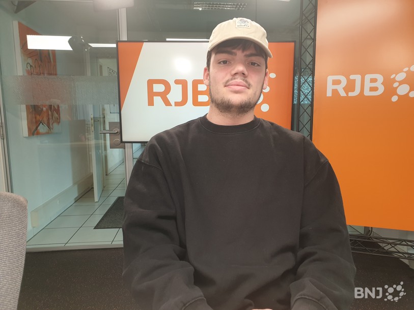 Tom Bühlmann, journaliste à RJB, partage un regard contrasté sur la fête de Noël.