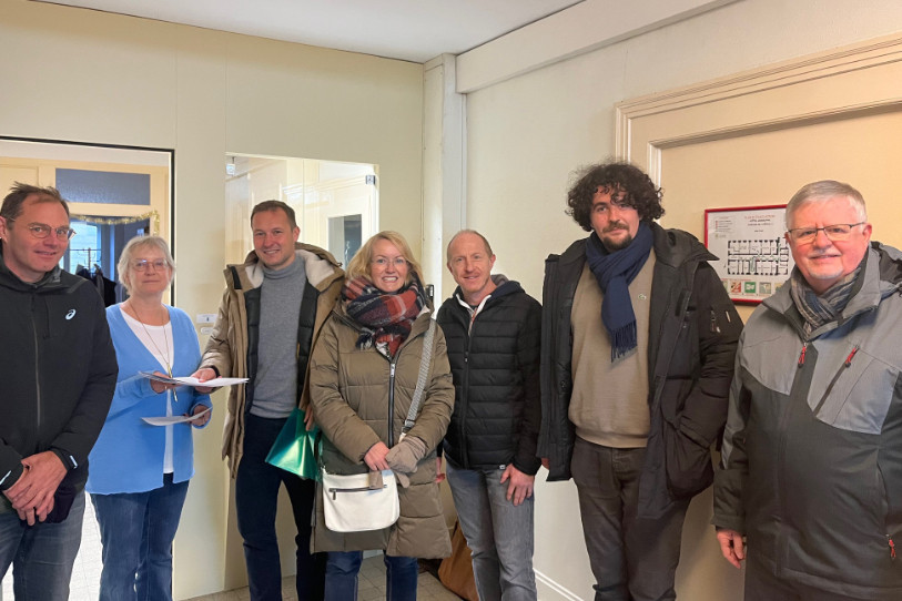 Le comité citoyen de La Coudre a déposé la pétition ce mardi à la Chancellerie d'Etat. (Photo : Comité citoyen de La Coudre).