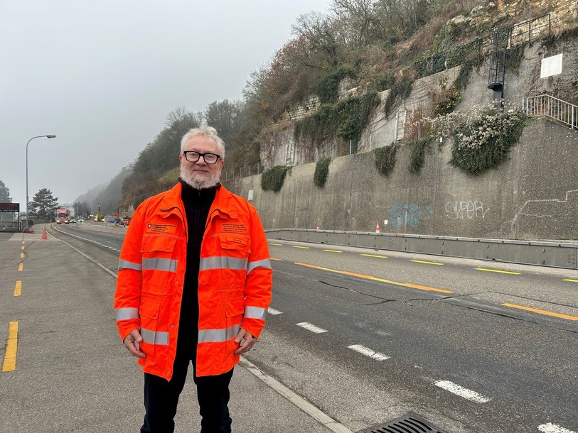 Olivier Floc’hic, porte-parole de l’OFROU, devant la zone qui sera encore concernée par des travaux en 2025.