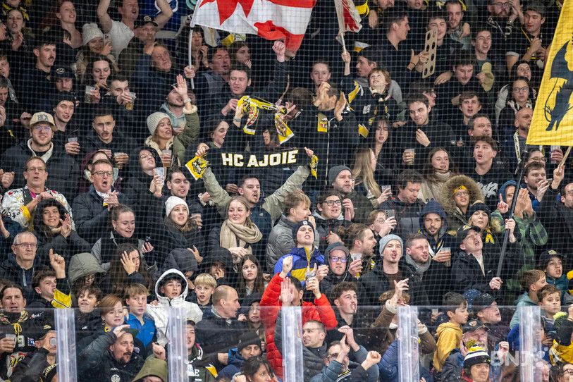 Les supporters du HC Ajoie paieront moins qu'en saison régulière et en play-out pour assister au barrage. (Photo : Jonathan Vallat)