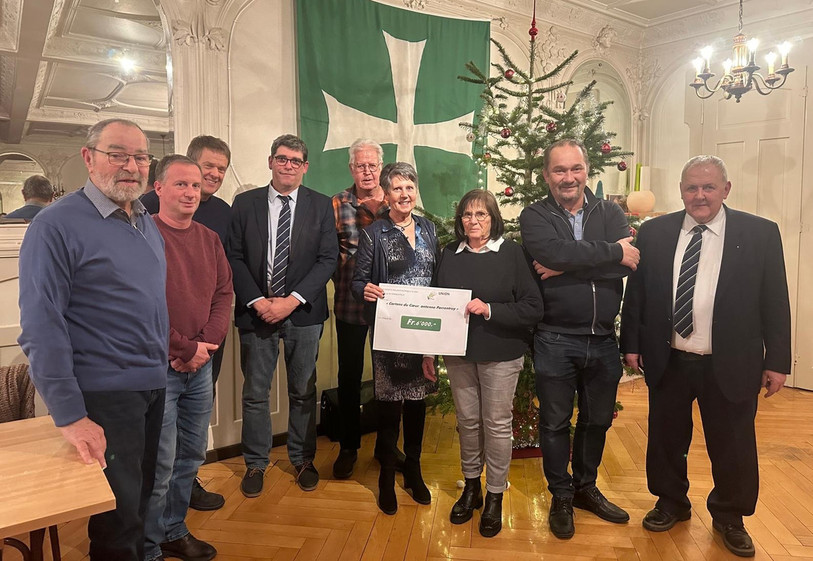 Le chèque a été remis jeudi soir lors de l'assemblée du cercle de Porrentruy de l'Union. (Photo : cercle de Porrentruy de l'Union).