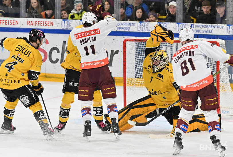 Benjamin Conz réalise un gros arrêt de la mitaine devant les attaquants genevois. (photo : Georges Henz)