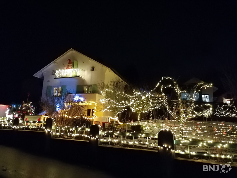 Le jardin de la maison de Sandrine et Christophe Farine n'est pas exclu des décorations de Noël.