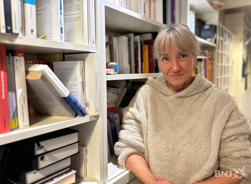 Monique Rebetez, autrice de deux romans, s’attaque dans « Les Lettres d’or » à la forme plus courte de la nouvelle.