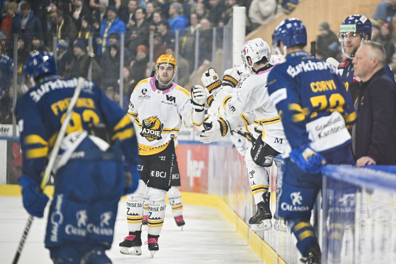 Julius Nättinen a inscrit le premier but du HC Ajoie dans la nouvelle année vendredi soir sur la glace de Davos (photo : KEYSTONE/Gian Ehrenzeller).