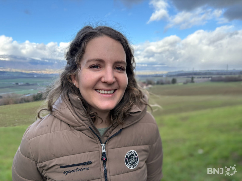 La biologiste Aline Cardinaux pratique parfois son métier au grand air, au cœur de la Grande Cariçaie.