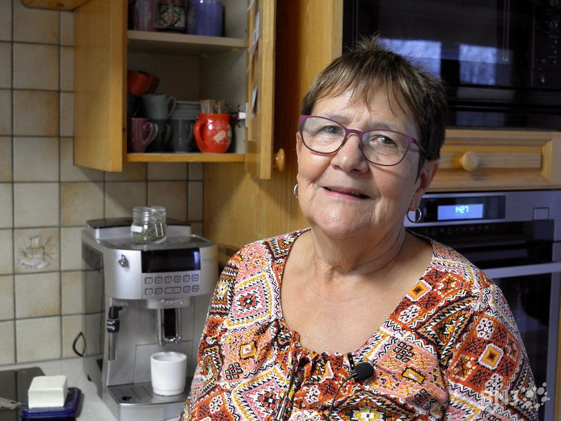 Michèle Beuret dans sa cuisine au Bémont
