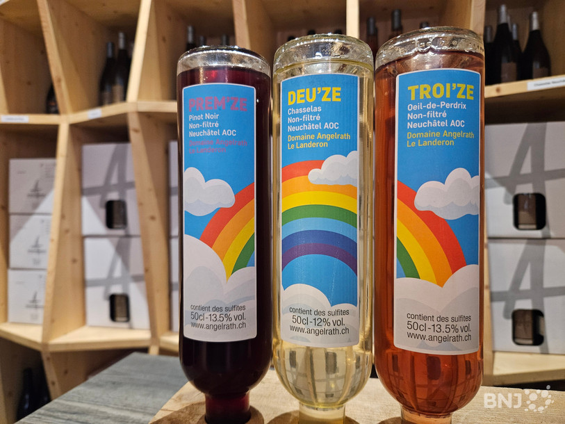 A la cave Angelrath, les amateurs de vin peuvent d&eacute;guster du non filtr&eacute; en chasselas, mais aussi en &oelig;il-de-perdrix et en pinot noir (ici, le mill&eacute;sime 2023).