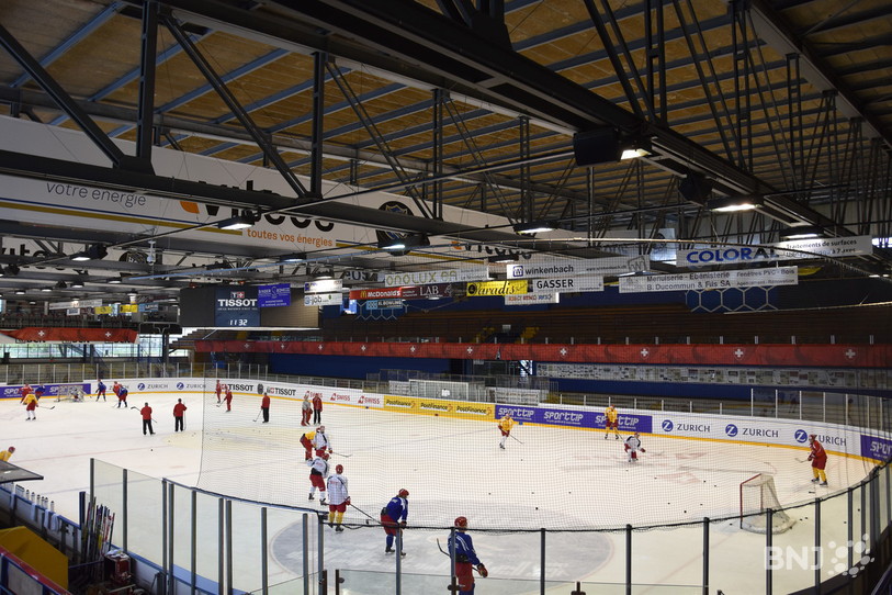 Les joueurs danois ont eu le privilège de patiner en premier sur la glace des Mélèzes mercredi matin.