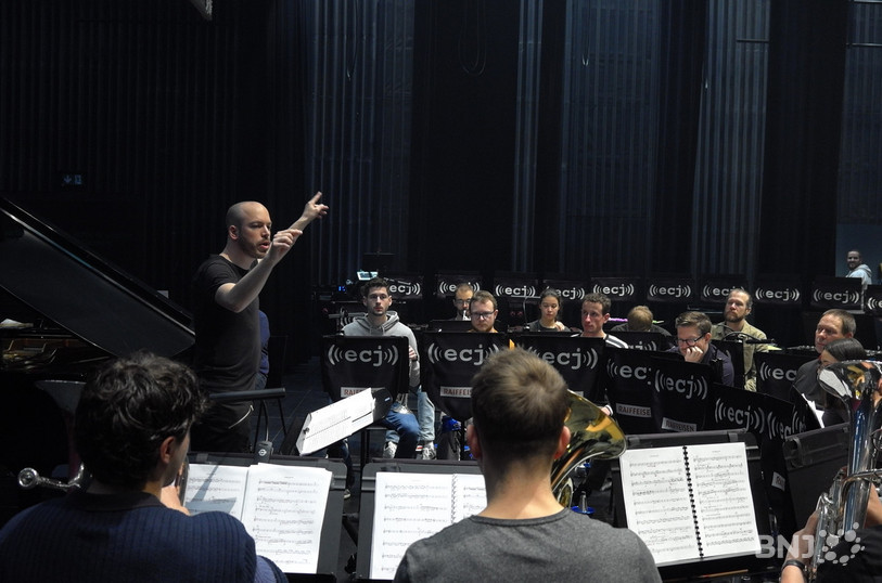 L’Ensemble de Cuivres Jurassien en répétition sous la direction d’Aurélien Darbellay.