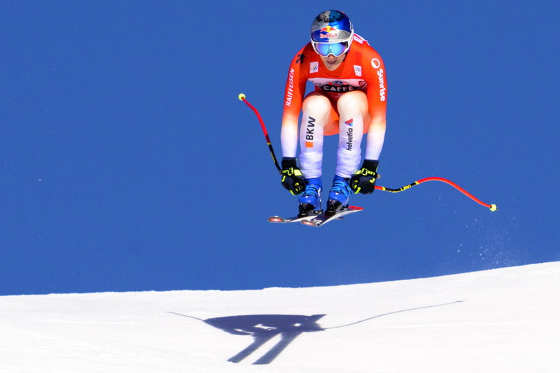Marco Odermatt dans ses œuvres lors de la descente de Wengen. (Photo: EPA/JEAN-CHRISTOPHE BOTT)