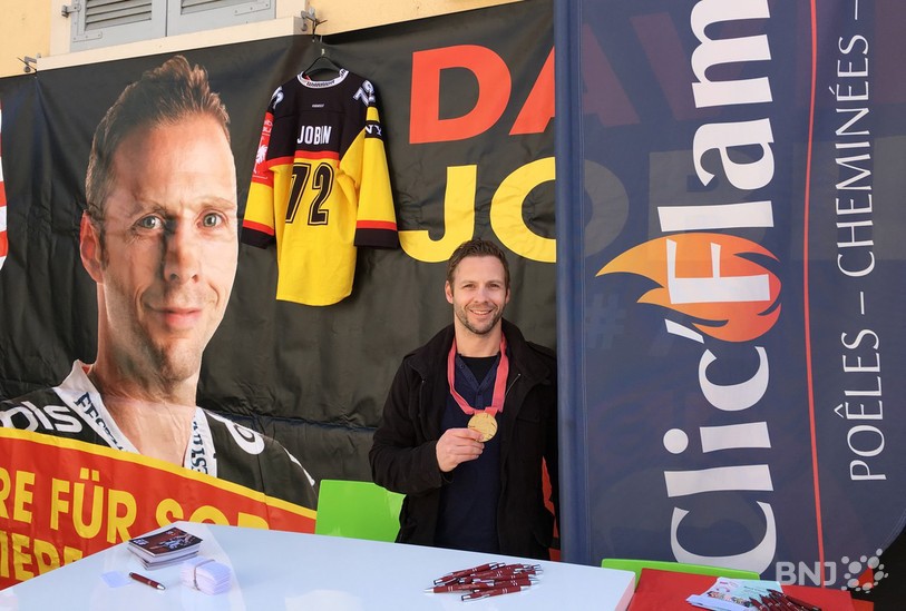 David Jobin signait des autographes samedi matin à Porrentruy