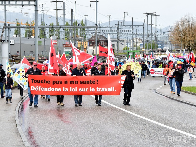 Le cortège du 1er mai interjurassien s'est tenu lundi à Delémont.