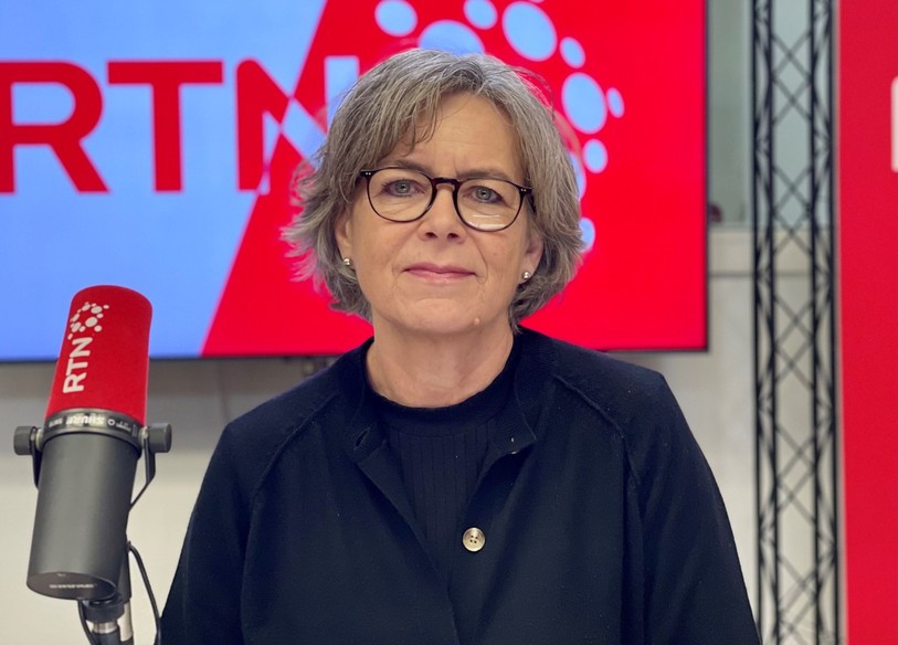 Anne Pétremand, membre du groupe de soutien à la parentalité de la Croix-Rouge dans la matinale pour l'action Mimosa du Bonheur