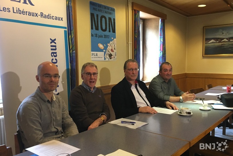 De gauche à droite : les conseillers de ville, Steeve Lechot, André Piguet, le président du PLR Moutier, Patrick Roethlisberger, et le conseiller municipal, Jean-Jacques Clémençon.