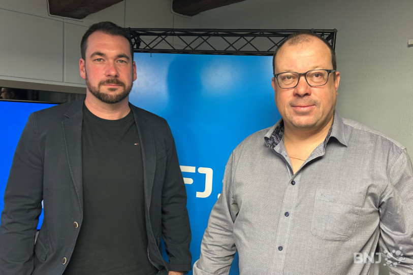 Maël Bourquard, président du groupe PS au Conseil de ville (à gauche) et Christophe Günter, président du groupe PLR au Conseil de ville, étaient les invités de notre débat sur le budget 2025 de Delémont.