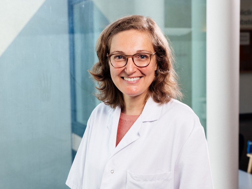 Sandra Van Den Broecke, médecin-cheffe dans le service de pneumologie du RHNe et directrice du Centre de médecine du sommeil, était ce jeudi dans « La Matinale ». (Photo RHNe).